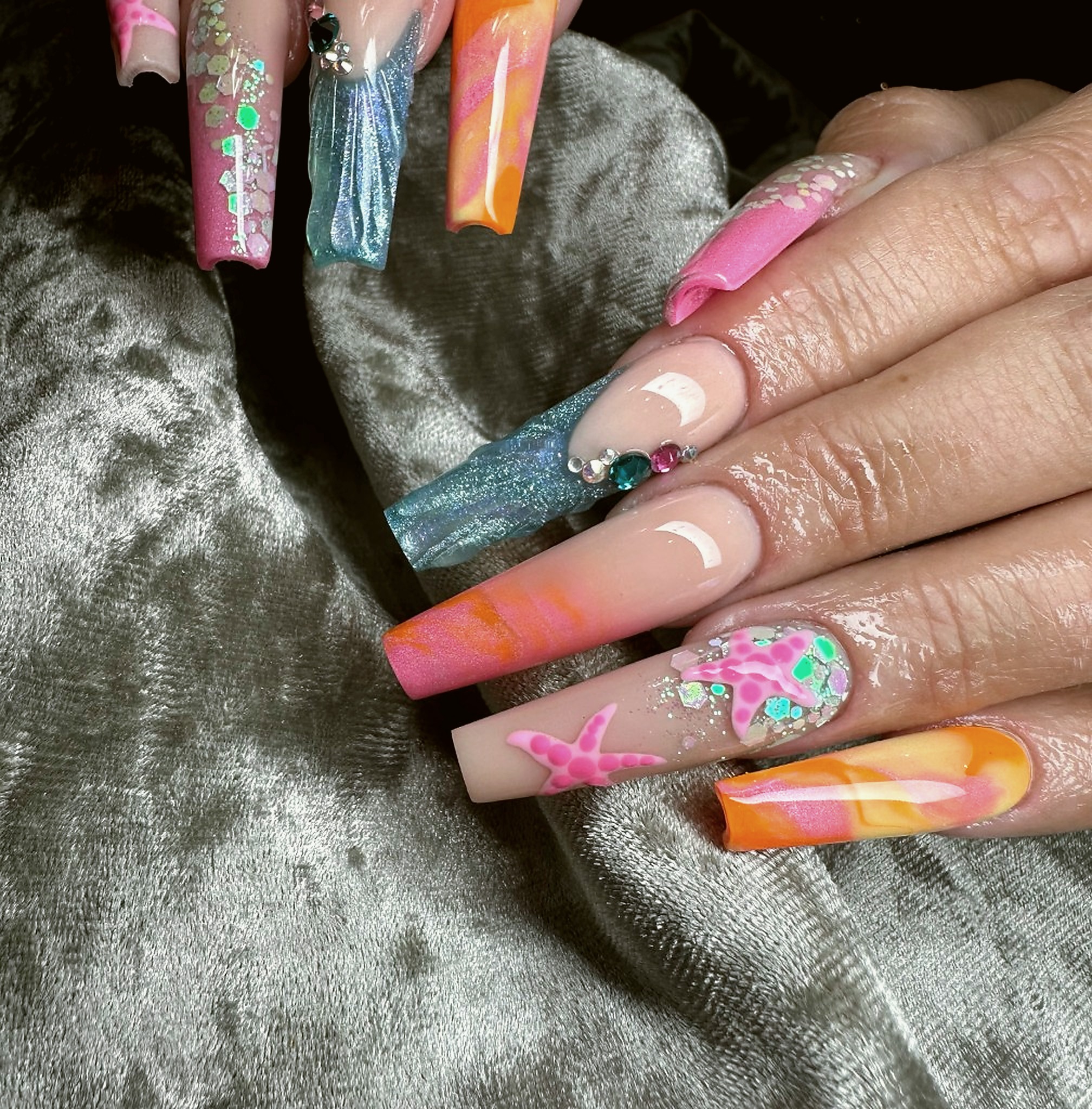 Tropical nail art by Popsiesnails